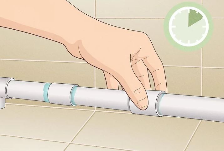 قسمت جدیدی از لوله PVC را نصب کنید