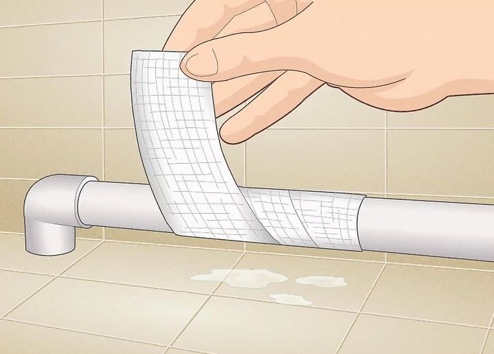 ترک را با نوار فایبرگلاس به عنوان رفع موقت مهر و موم کنید.