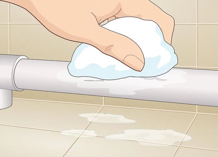 قسمت نشتی لوله را پاک کنید.