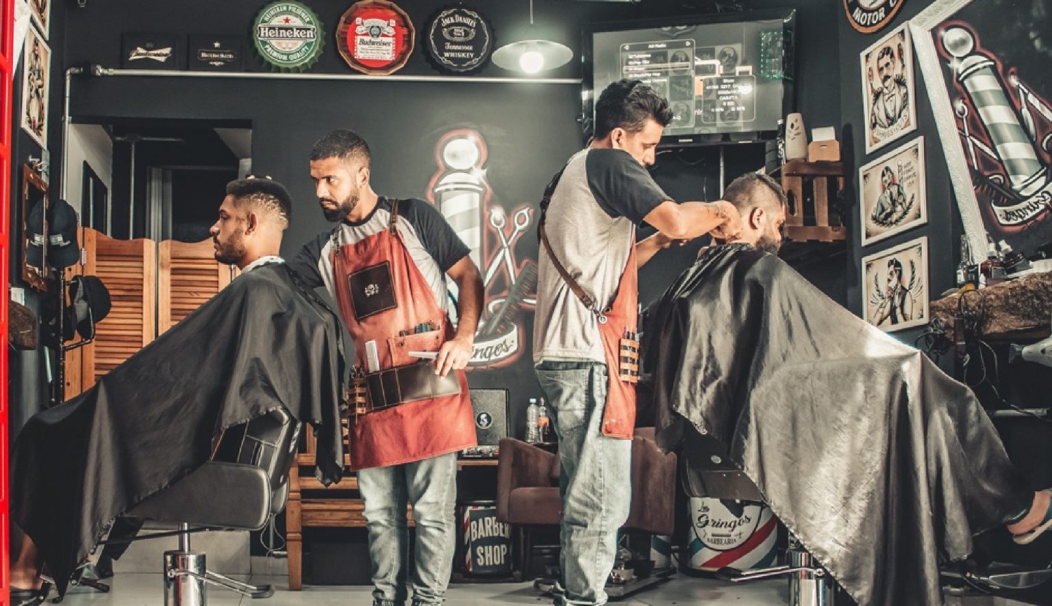 کار با قیچی در آرایشگری