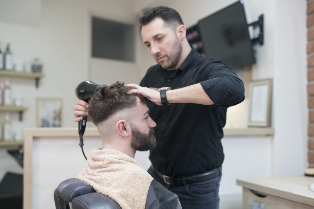  بزرگترین اشتباهاتی که در آرایشگری مردانه مرتکب می شوید!