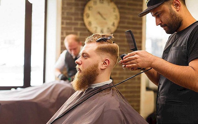 آرایشگر حرفه ای