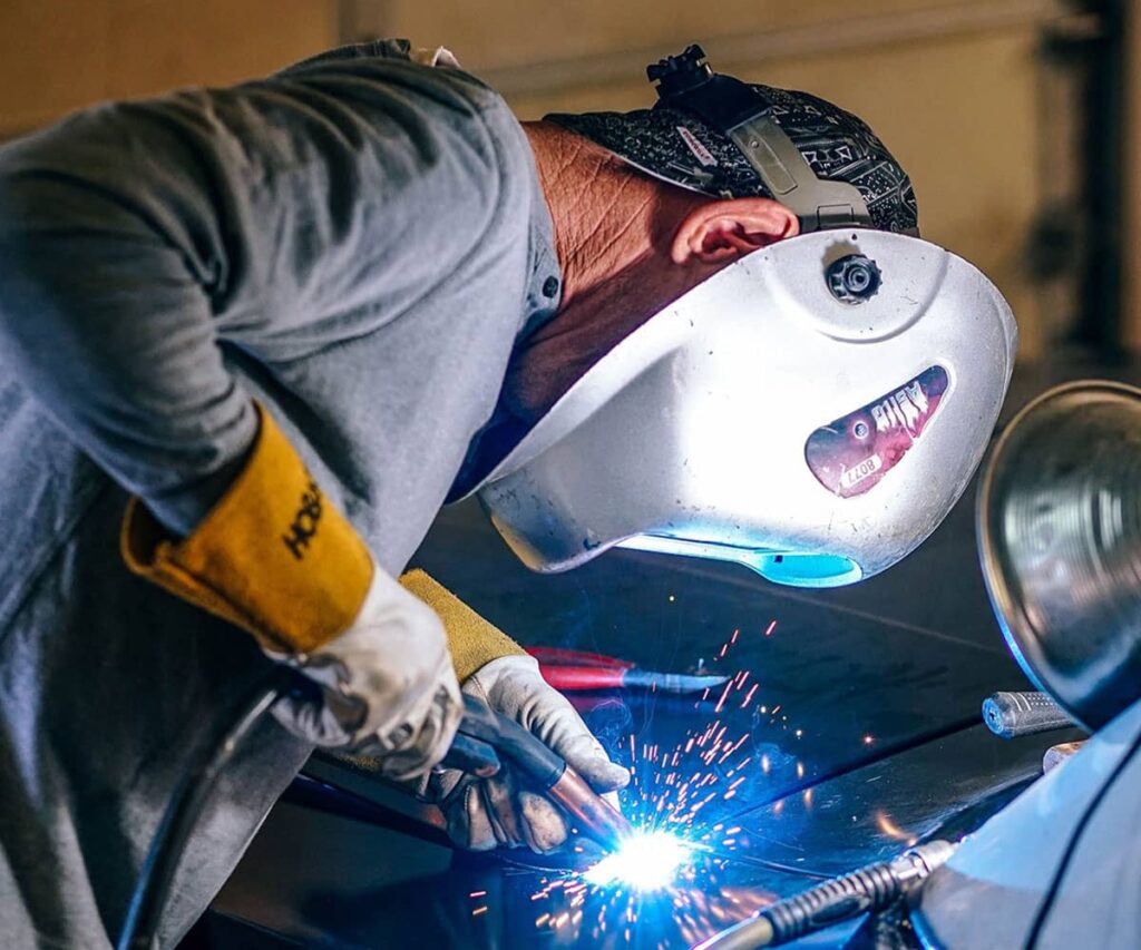 راهنمای جامع جوشکاری سرسیلندر برای بهبود عملکرد موتور.